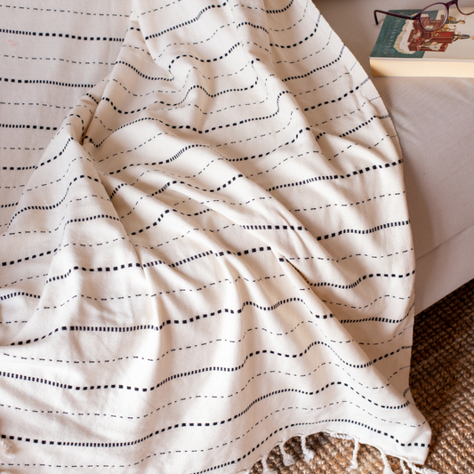 Black Points Pamuk Jakarlı Dokuma Tv Battaniyesi