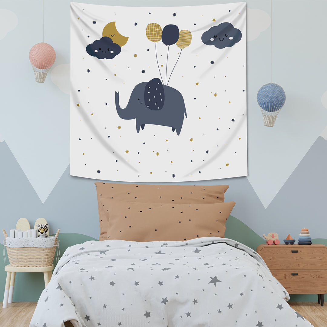 Uçan Fil Duvar Örtüsü - 128cm x 128cm